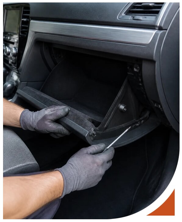 Вскрытие бардачка автомобиля без повреждений в Казани